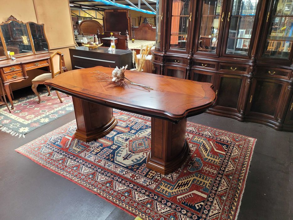 Enorme mesa de sala - Muito bom estado geral