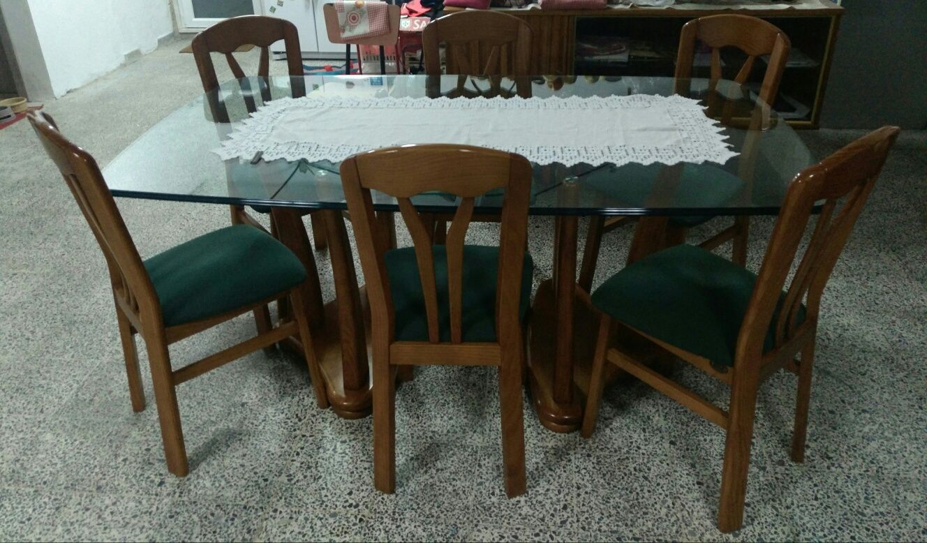 Mesa de jantar em vidro da ARC + Móvel sala da ARC