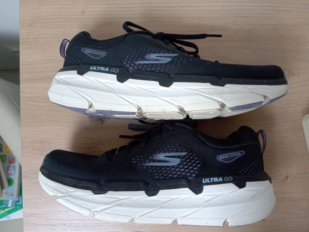 Skechers Max Cushioning Premier buty do biegania 39