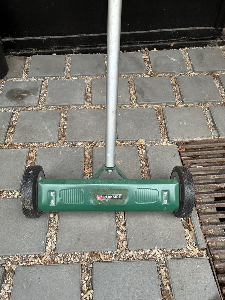 Wertykulator ręczny na kołach Parkside