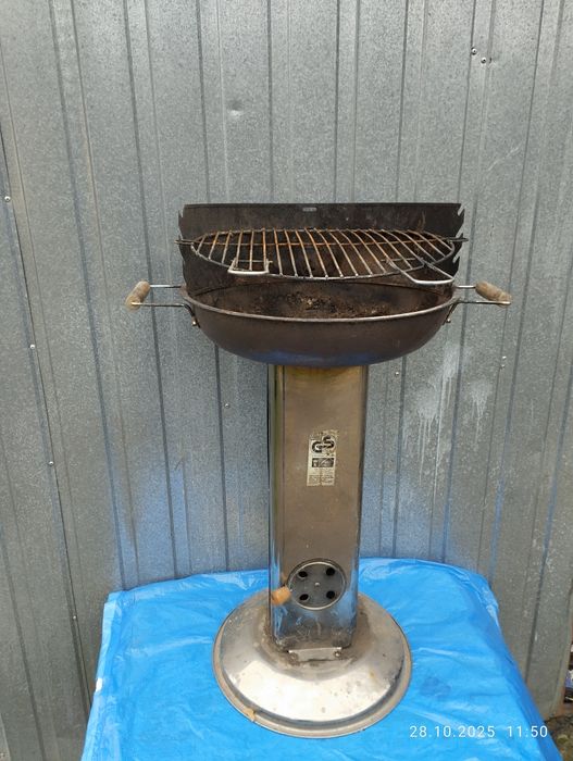 Grill ogrodowy węglowy