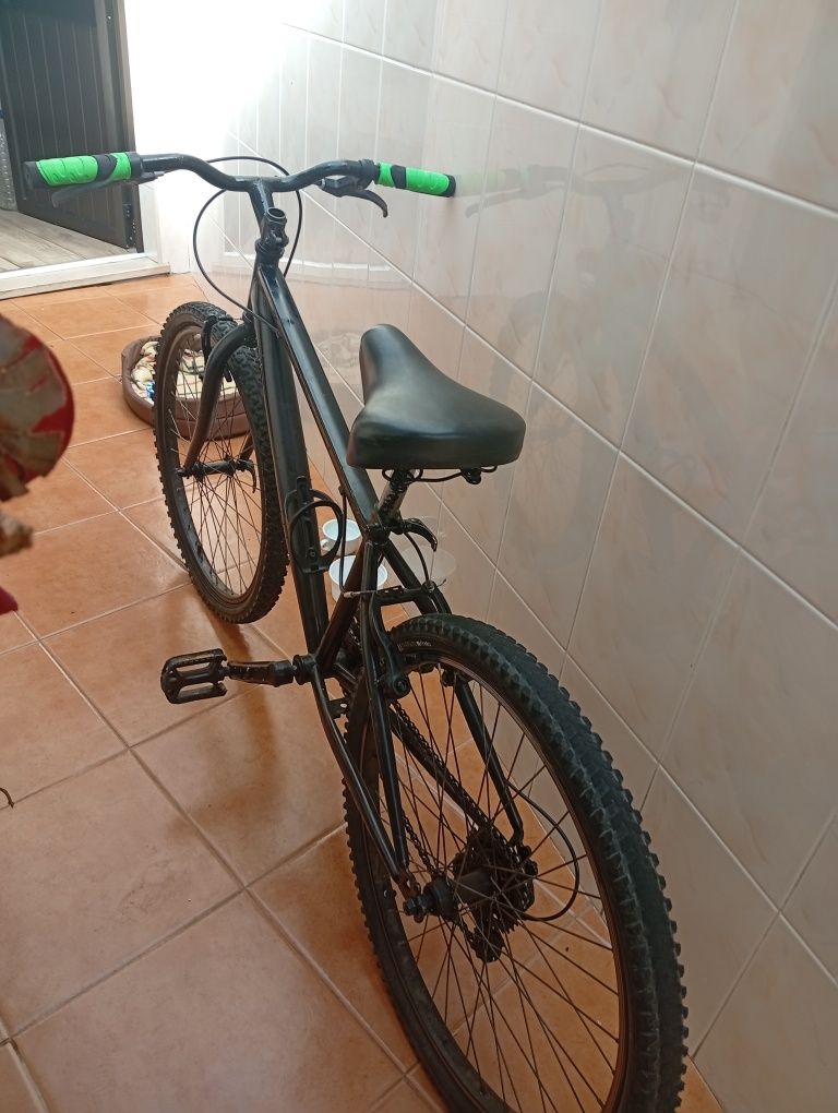 Bicicleta  usada  trocar ou venda marcar um ponto perto para entregar