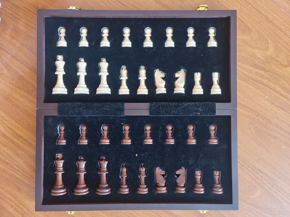 Шахи дерев'яні, дошка неякісна