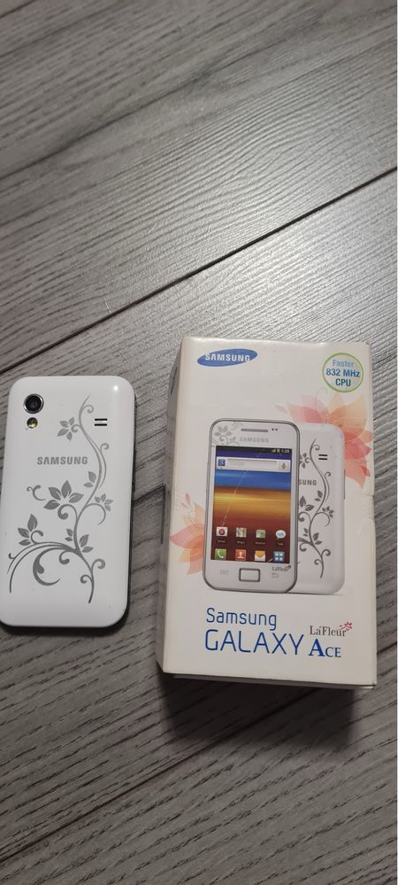Телефон  Samsung