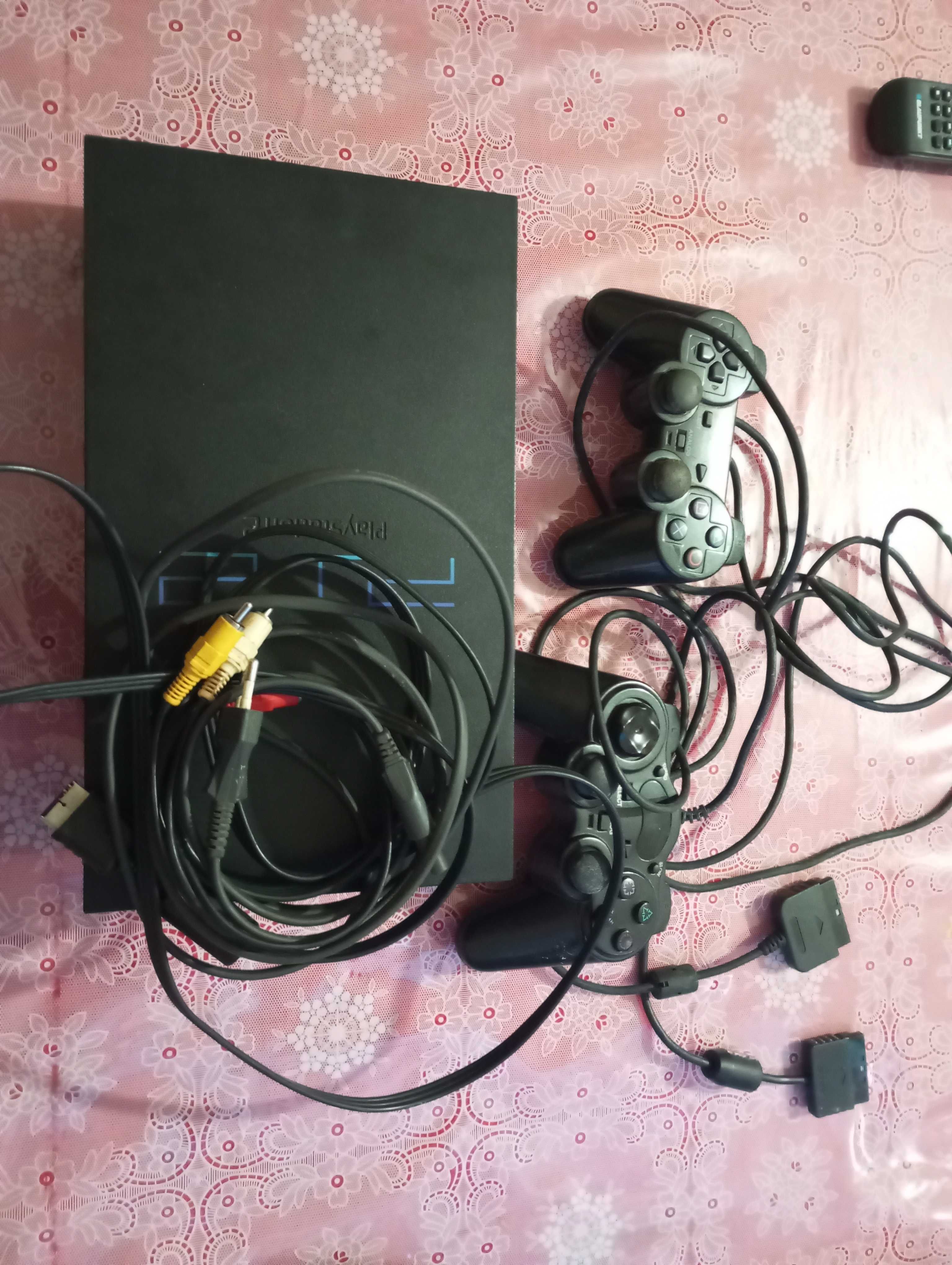 Ps2 Quase Nova Em Bom Estado Com Cabos e 2 Comandos.