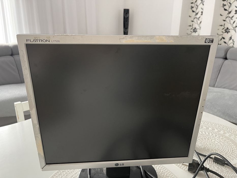 Monitor Flatron L1753s LG sprawny.