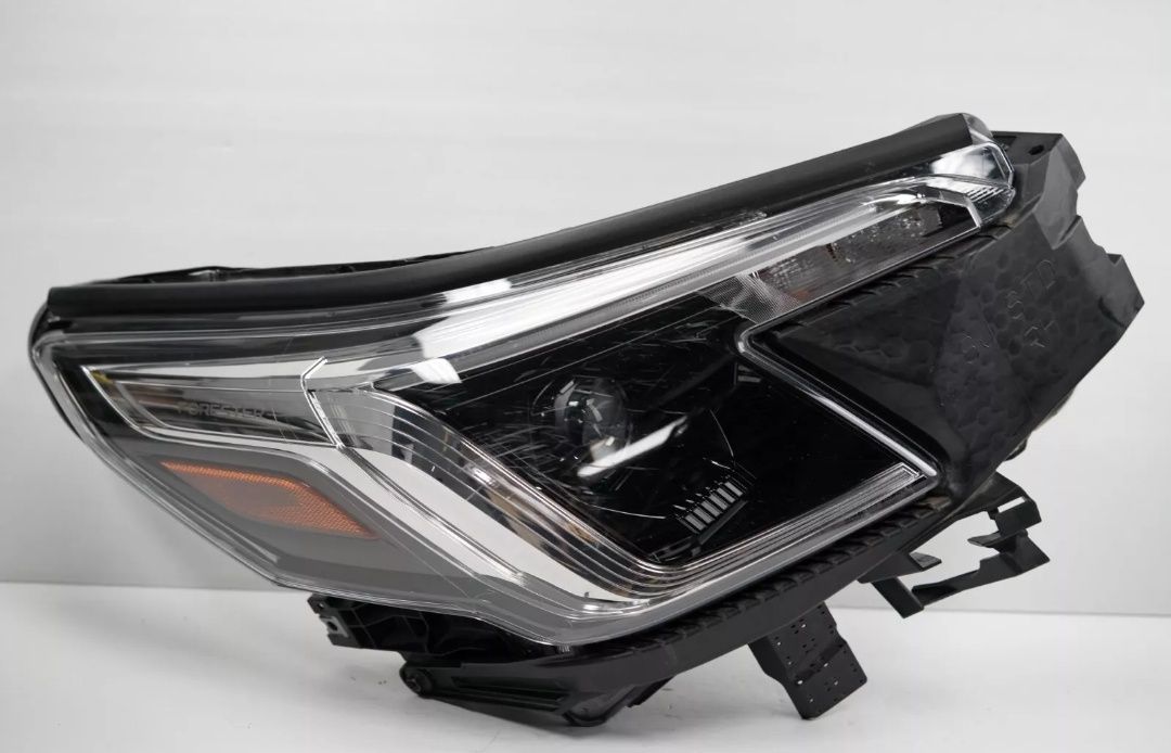 Правая фара Subaru Forester 2023 2024 оригинал Америка