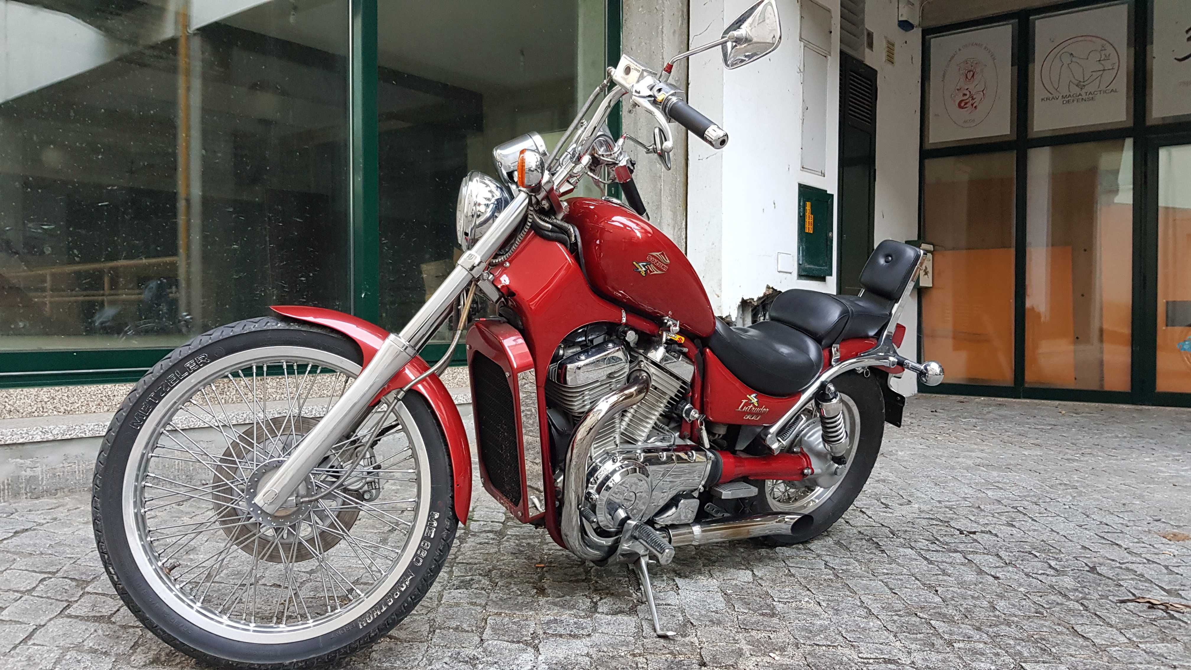 Moto Suzuki VS800