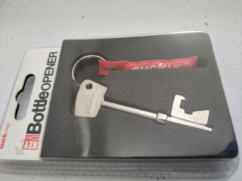 Chave Abre Caricas bottle opener