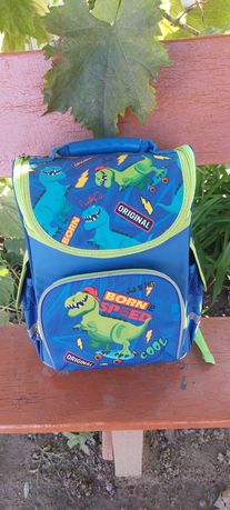 Продам новый рюкзак для ребенка (1-4 класс)