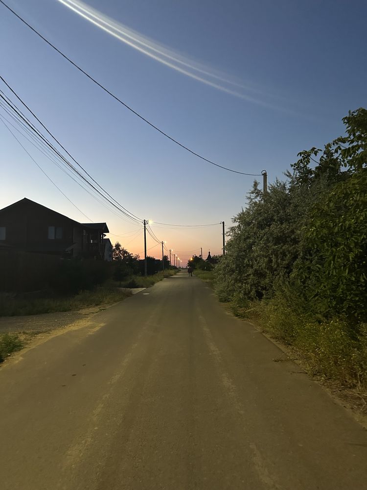 Продам земельну ділянку з не капітальним будинком біля моря