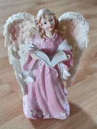 Figurka anioł z książką