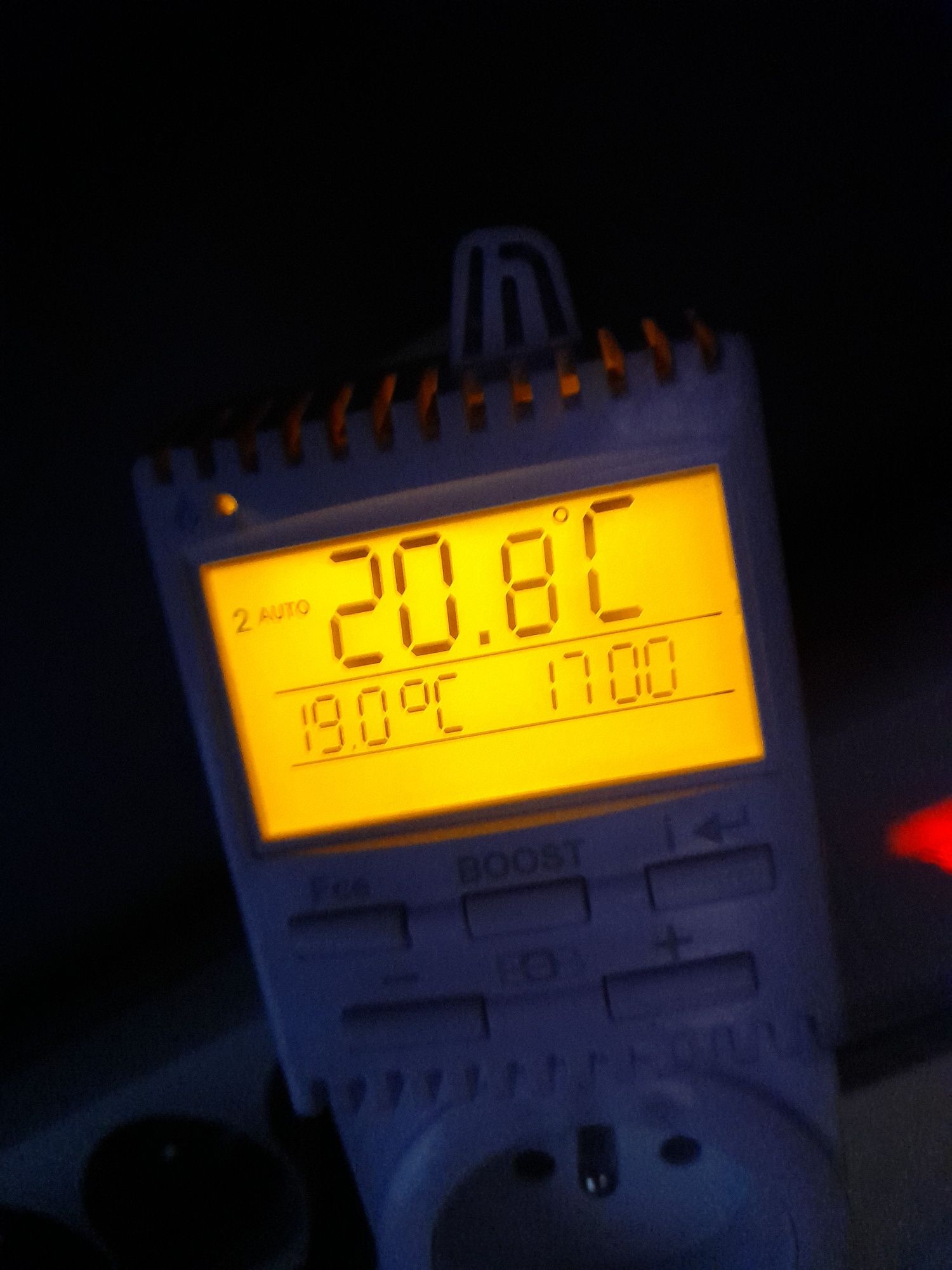 Programowalny termostat gniazdkowy elektrobock TS30 zlicznikiem pradu