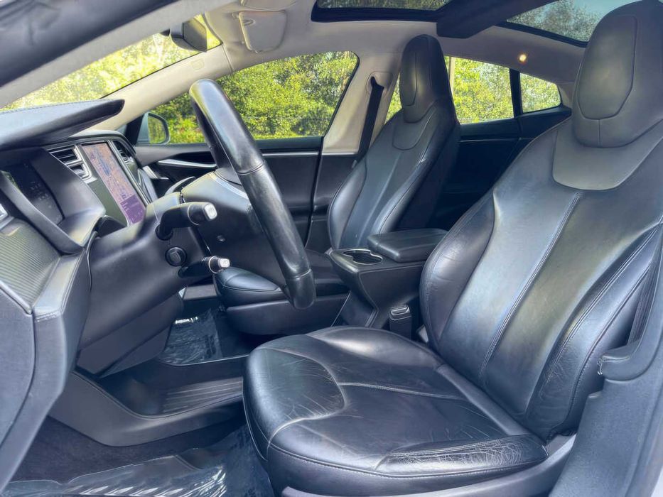 Tesla Model S 85D      2015