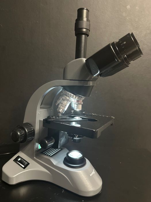 Mikroskop Levenhuk 740T