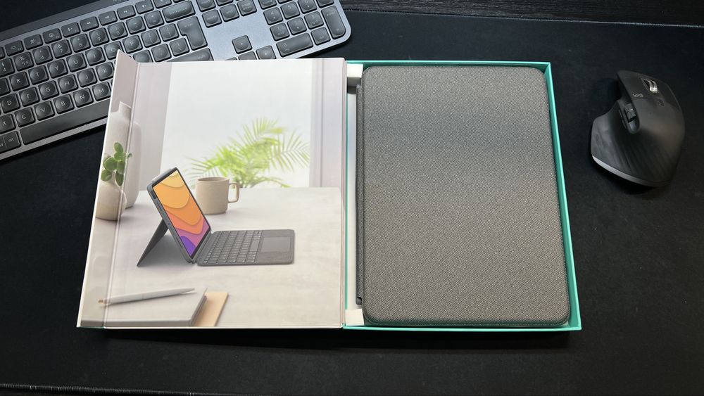 Logitech Combo Touch iPad Air (4th & 5th generation)