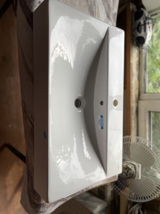 Продам умивальник Roca Diverta 75