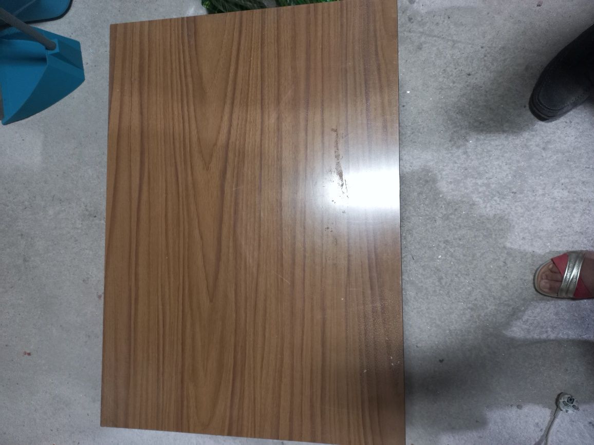 Mesa de apoio muito robusta