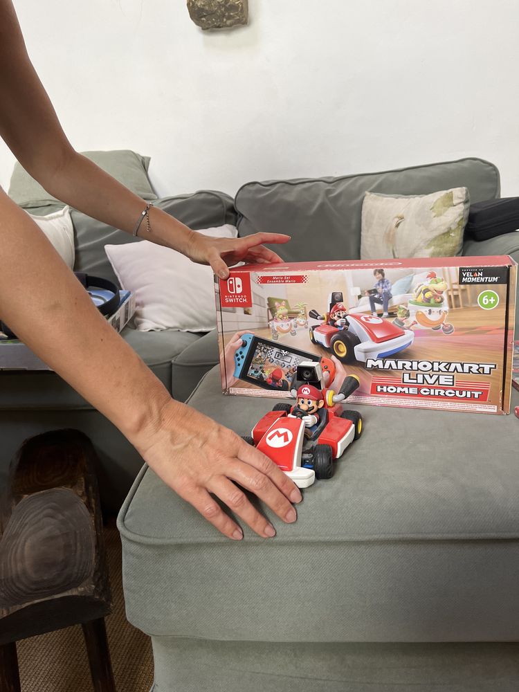 Nintendo Switch com tres jogos e Ring Fit e Carro tele comandado