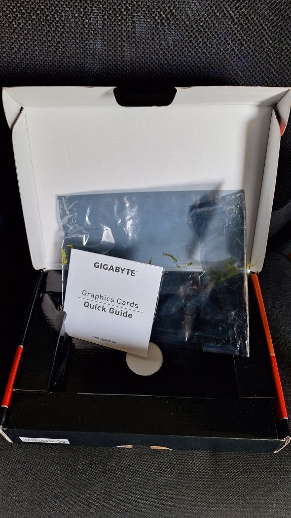Pudełko po karcie graficznej Gigabyte Radeon rx 6500xt