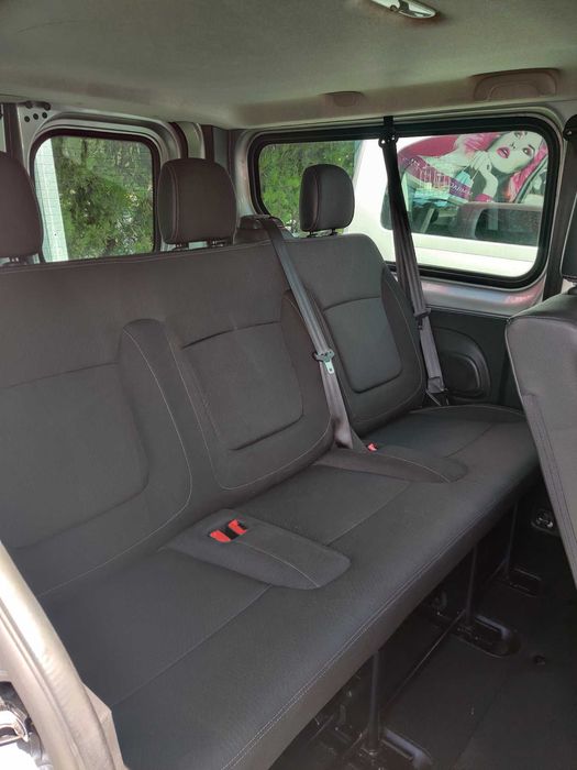 Tani wynajem busa 9 osobowego Renault Trafic ExtraLong