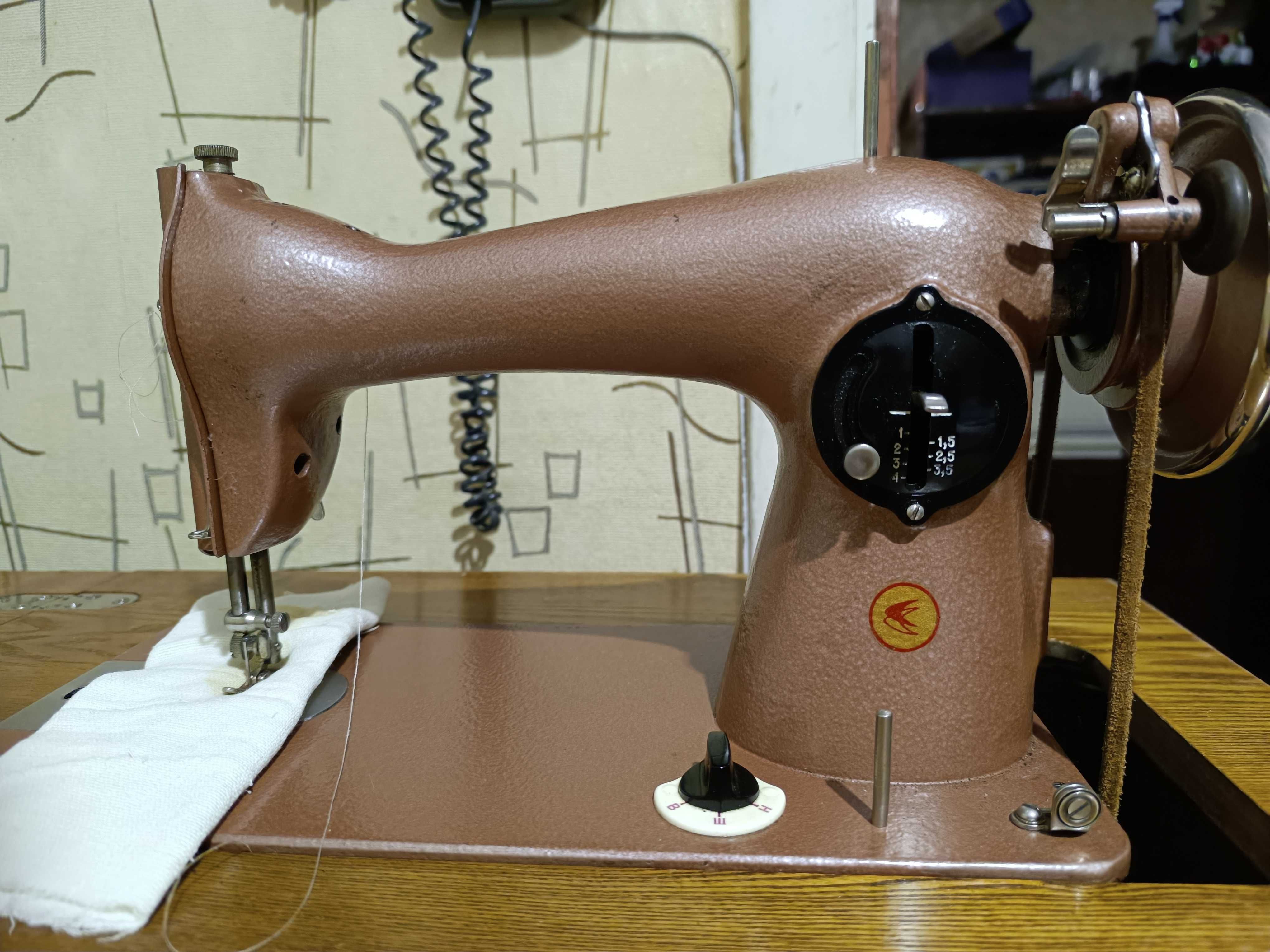 Швейна машинка ПМЗ з ножним приводом