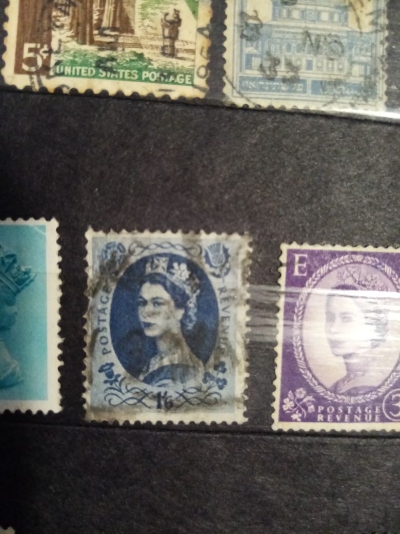 Zestaw znaczków. Królowa Elżbieta II