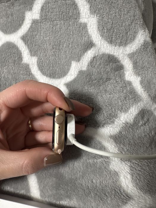 Apple Watch SE 40 mm Gold