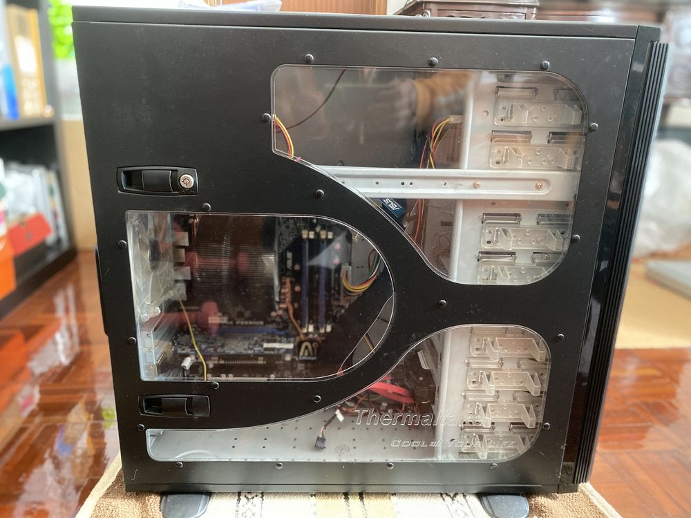 Caixa Pc Thermaltake ARMOR