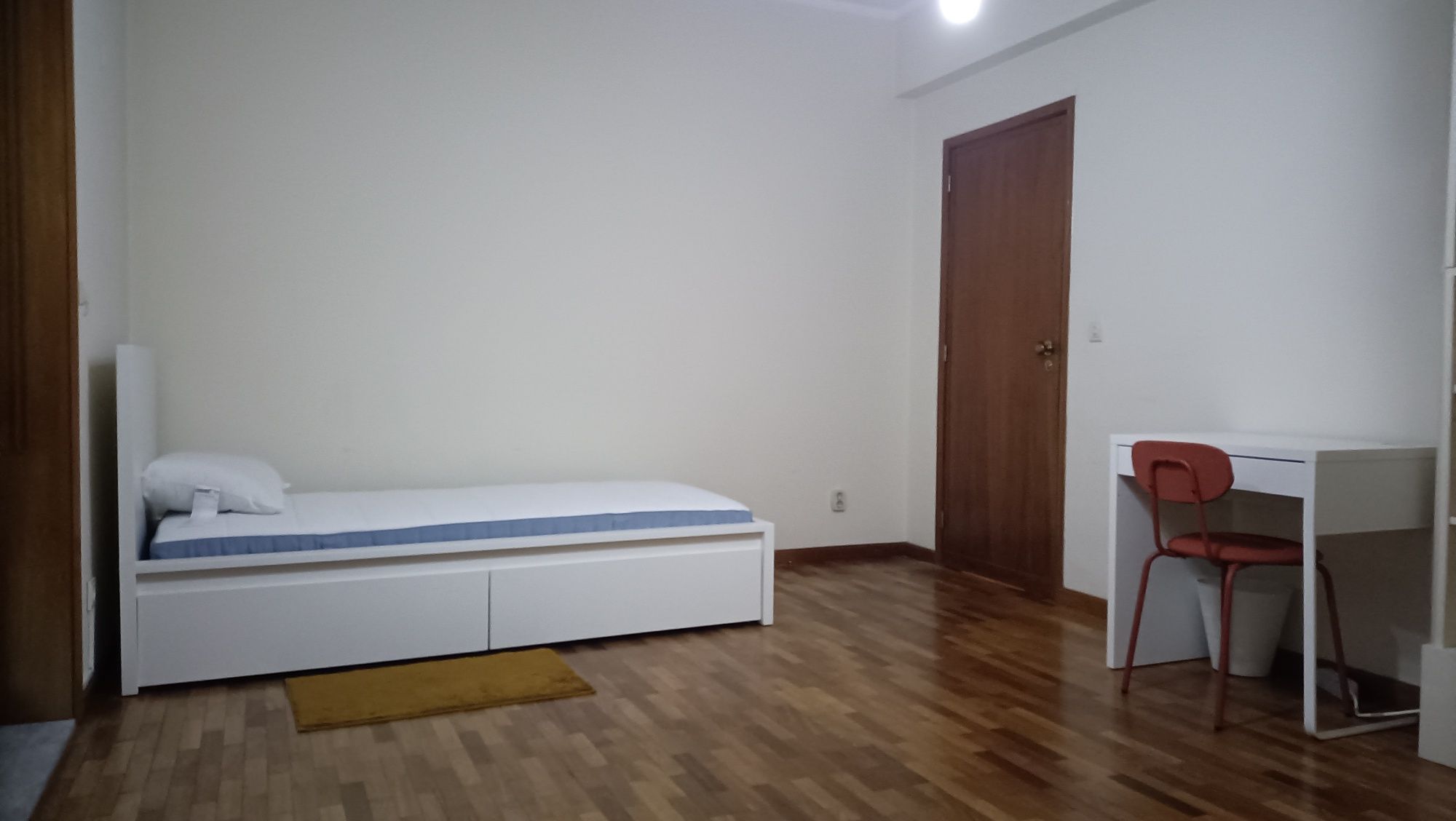 Quarto partilhado por dois estudantes, uma cama disponível, Ramalde -