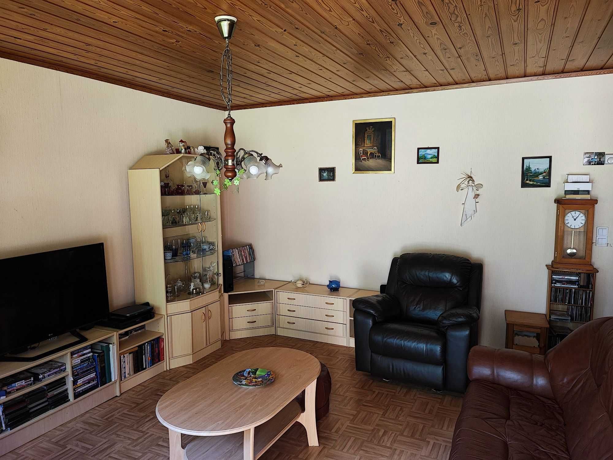 Dom jednorodzinny w Finlandii (5 pokoi, duży ogród, garaż)