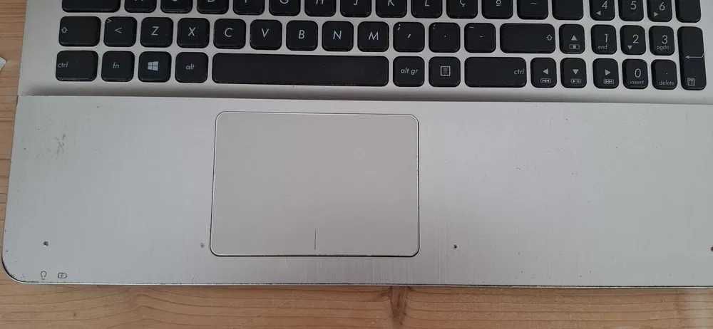 Portátil ASUS A541UJ 15.6'' – Não liga (com carregador original)