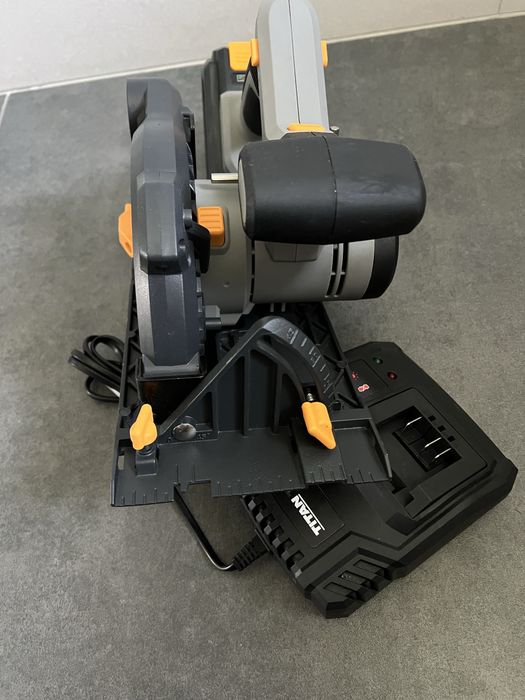 Акум.пила ,паркетка Titan TT 1940CSW