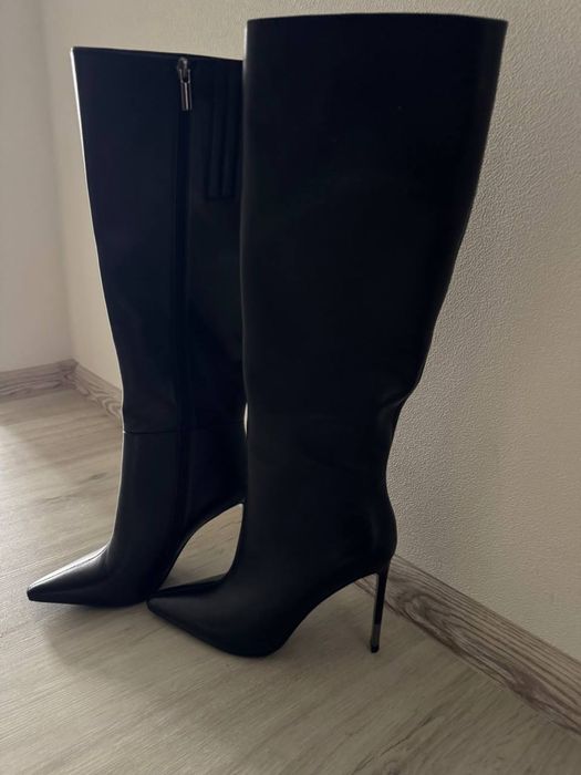 Нові шкіряні чоботи на підборах 37р