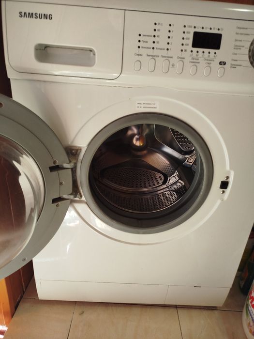 Пральна машинка в гарному стані