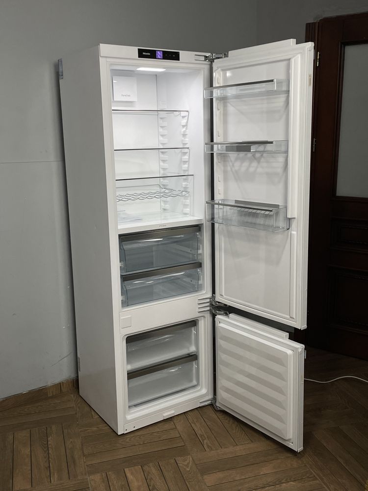 Холодильник з морозильною камерою Miele KF 7742/ 2023 року