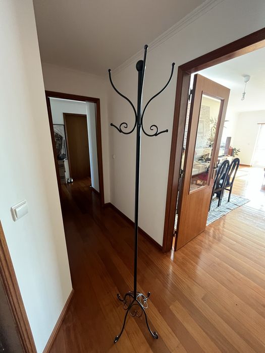 Bengaleiro de pé ferro preto