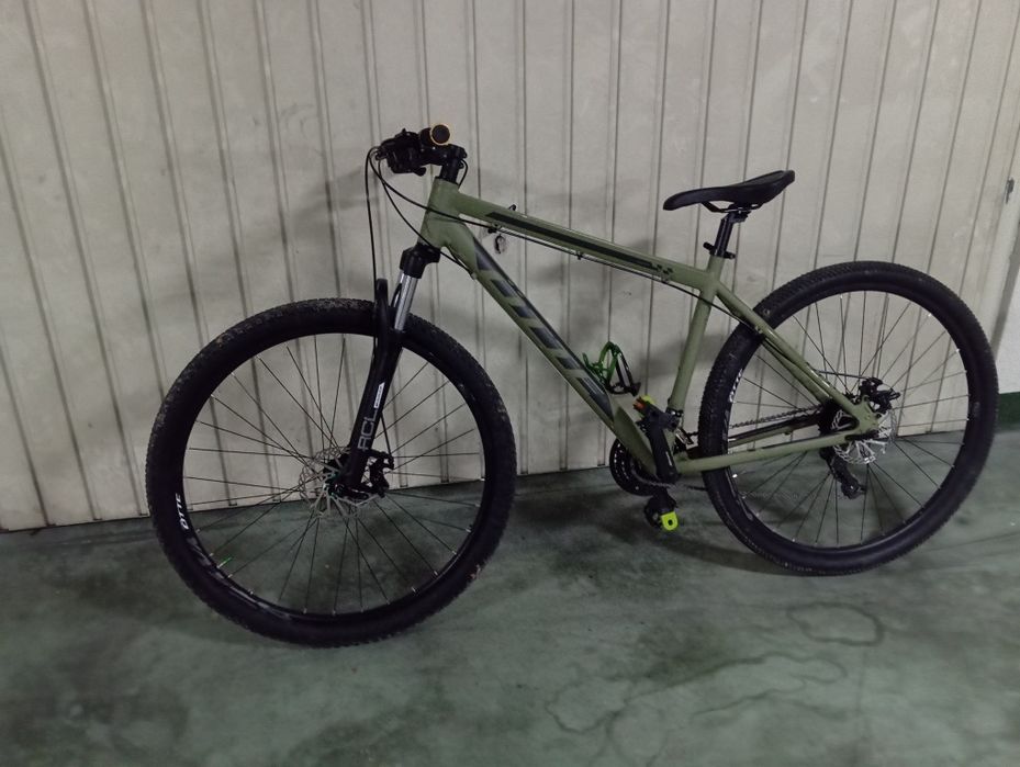 Bicicleta de montanha seminova, tamanho L, aro 29