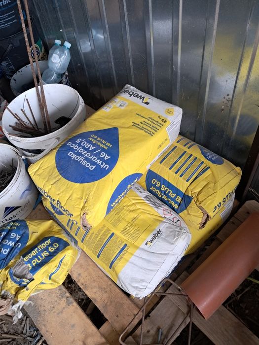 Posypką utwardzajaca  A6/ar0,5 weber