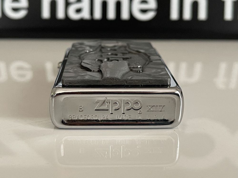 Zapalniczka Zippo Torn Paper Emblem High Polish Chrome