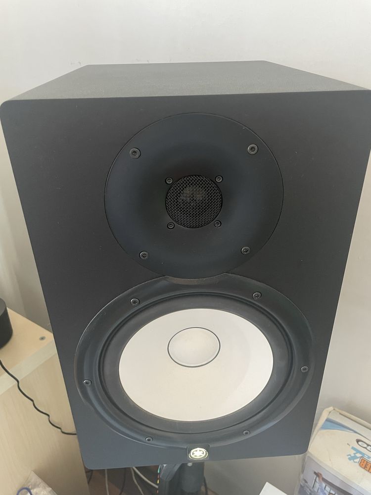 Yamaha HS8 colunas e suporte