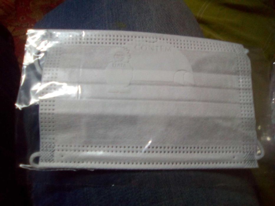 50 máscaras descartáveis