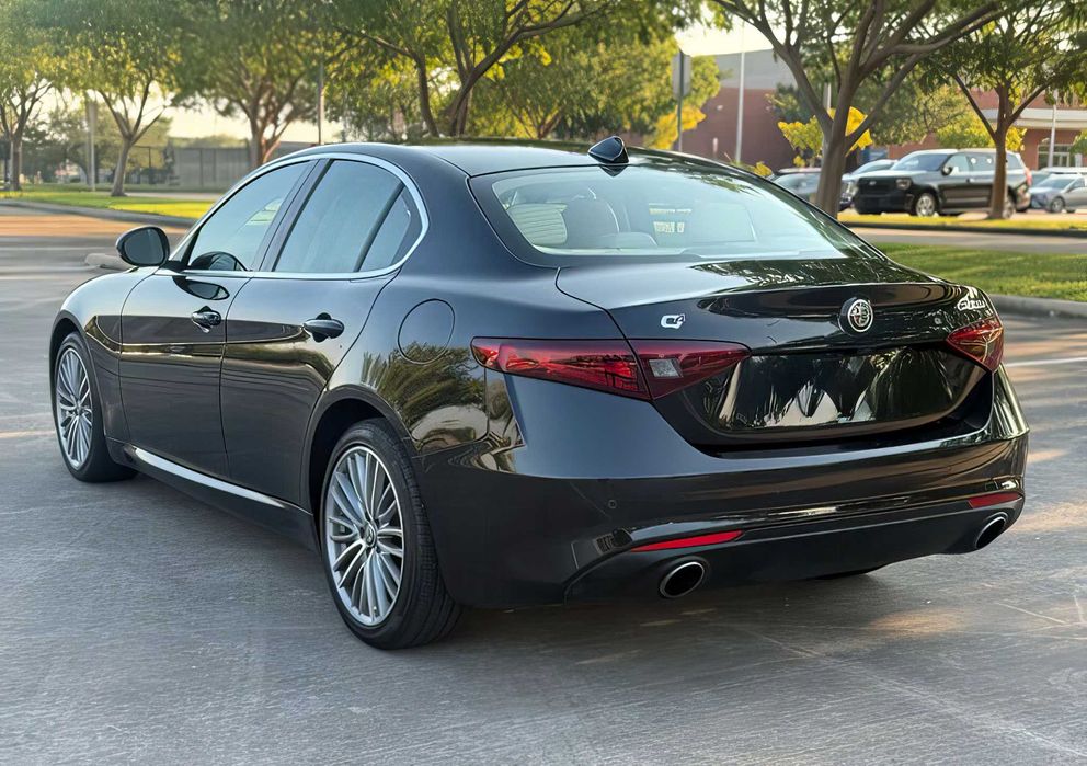 Alfa Romeo Giulia      2018