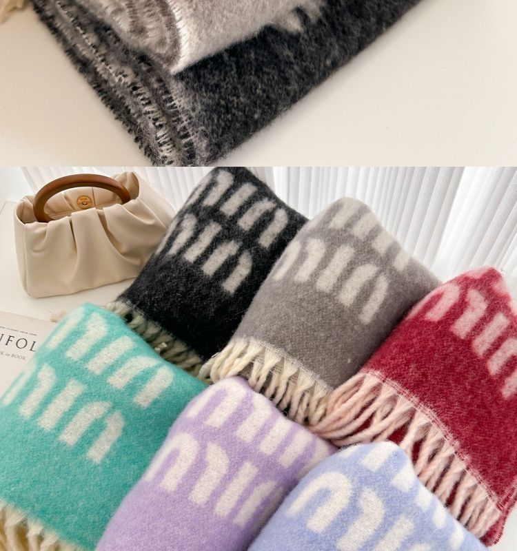 Жіночий шарф miu miu