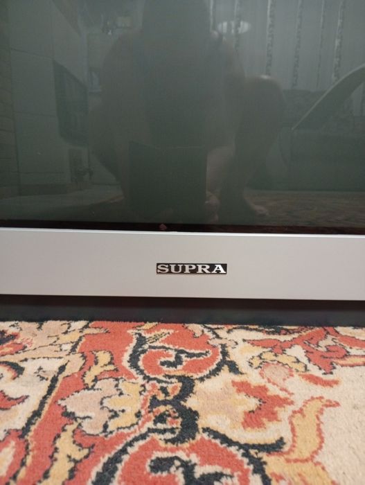 Телевізор , дуже великий . 2000