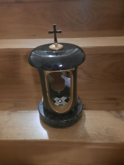 Duży znicz granit, aluminium, szkło