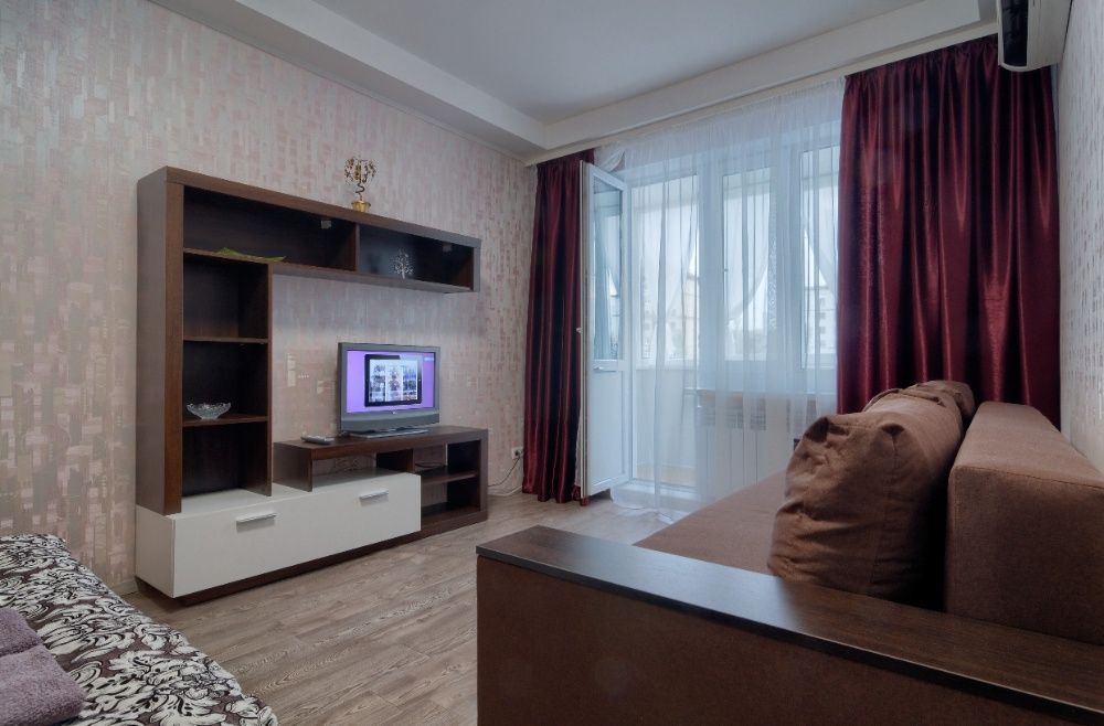 1к квартира в 1хв ходьби метро Дружби народів, 27 Печерськ.  Центр.