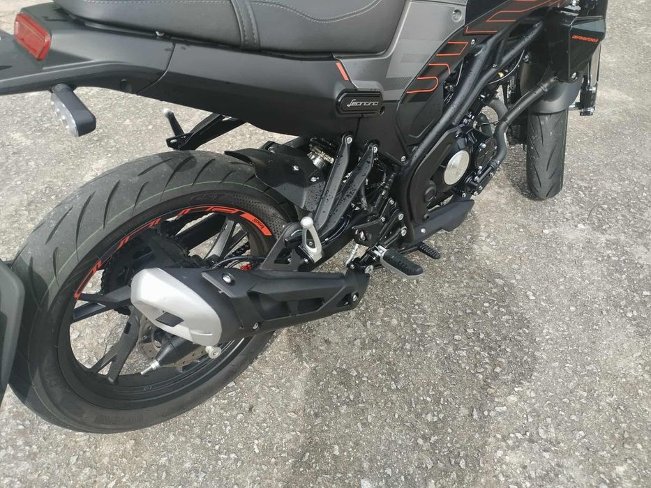 BENELLI Leoncino 125