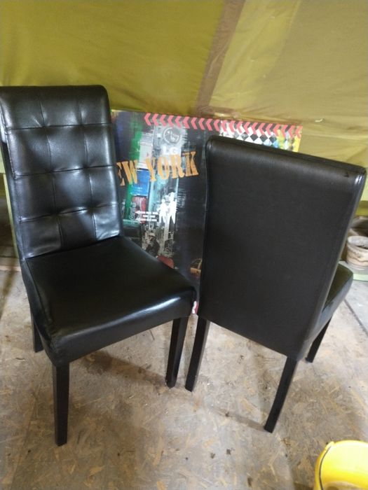 Krzesła obicie skórzane