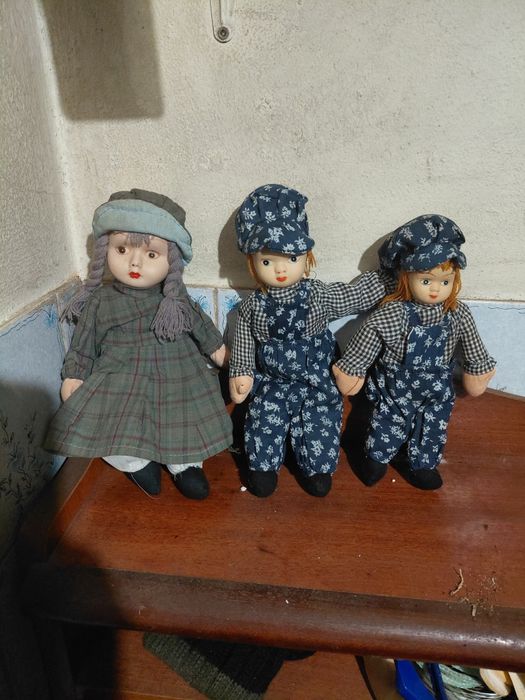 Conjunto de 3 Bonecas antigas de porcelana 10€